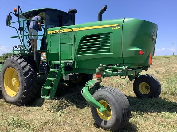 Image of John Deere W235 equipment image 2