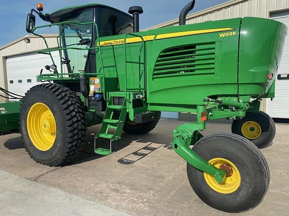 Image of John Deere W235R equipment image 3