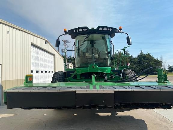 Image of John Deere W235R equipment image 2