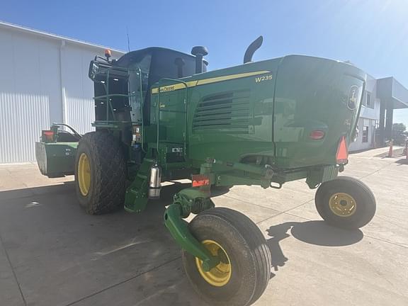 Image of John Deere W235R equipment image 3