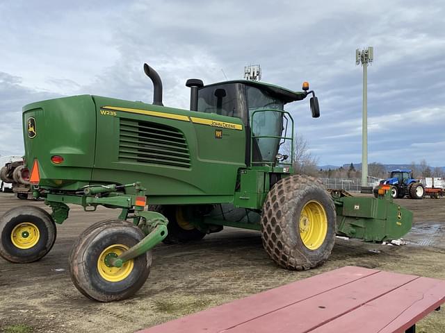 Image of John Deere W235R equipment image 4