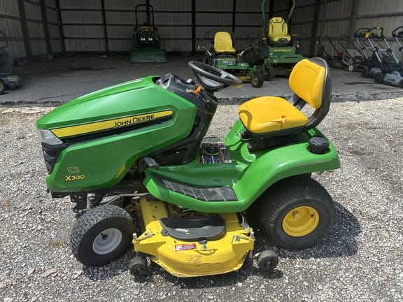 2018 John Deere X300 Equipment Image0