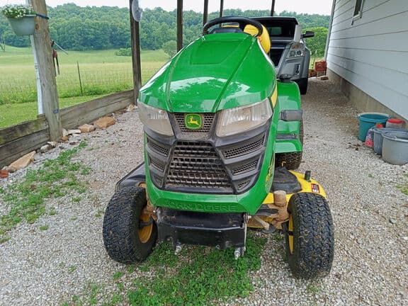 Image of John Deere X330 equipment image 4