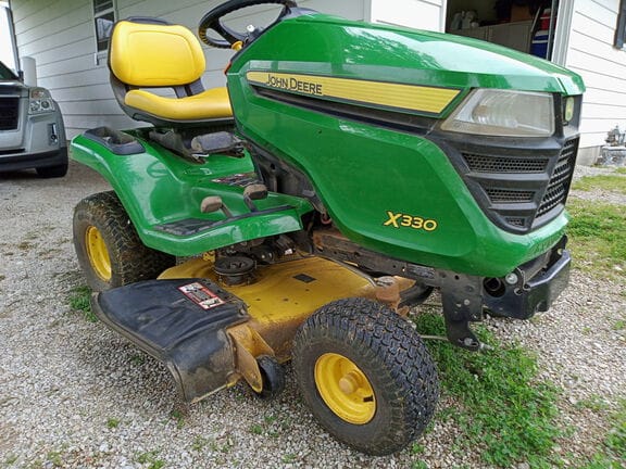 2018 John Deere X330 Equipment Image0
