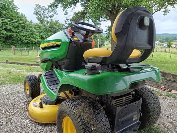 Image of John Deere X330 equipment image 2
