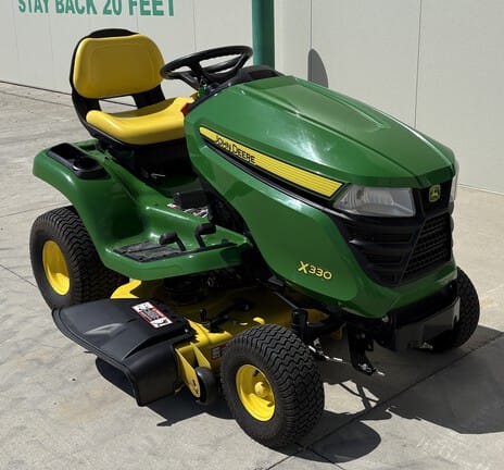 2018 John Deere X330 Equipment Image0