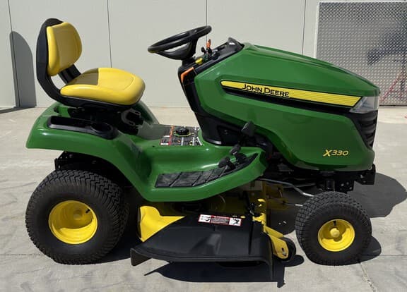 Image of John Deere X330 equipment image 1