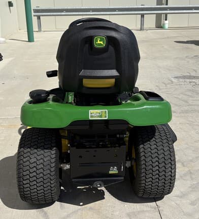 Image of John Deere X330 equipment image 3