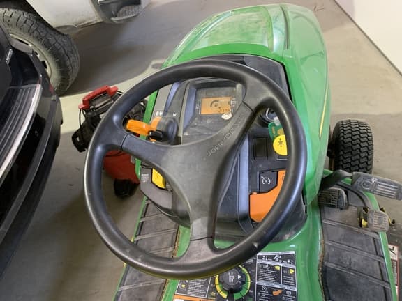 Image of John Deere X330 equipment image 3