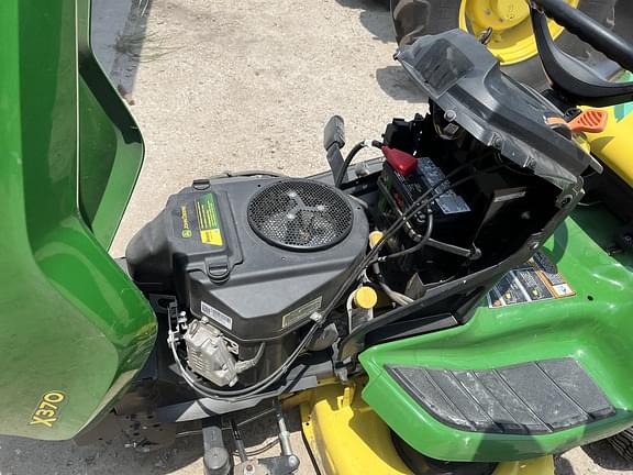 Image of John Deere X370 equipment image 4