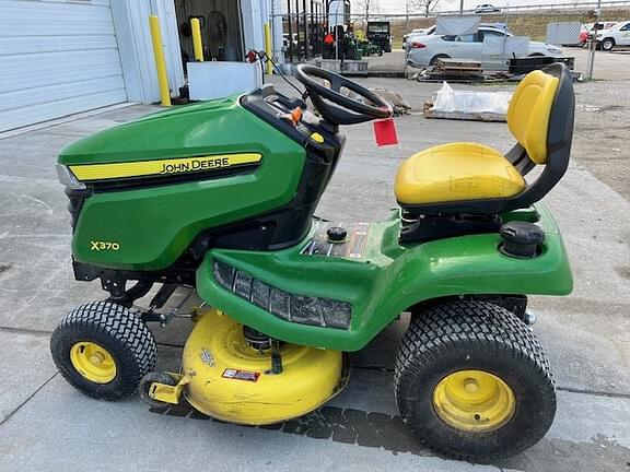 Image of John Deere X370 equipment image 1