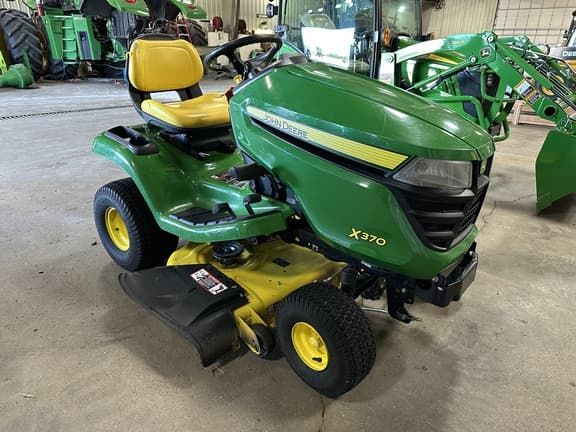 Image of John Deere X370 equipment image 1