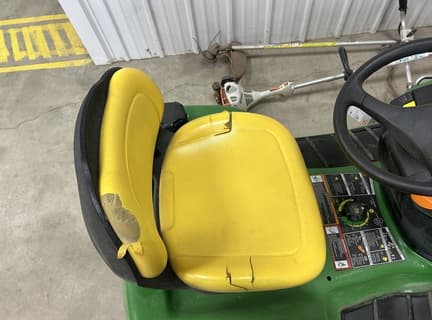 Image of John Deere X370 equipment image 4