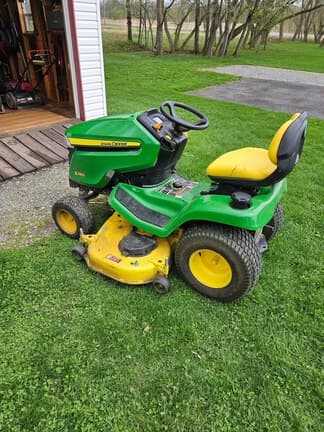 Image of John Deere X380 equipment image 3