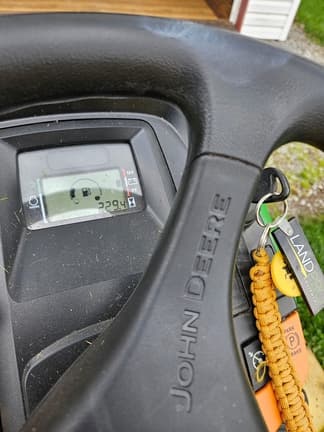 Image of John Deere X380 equipment image 4