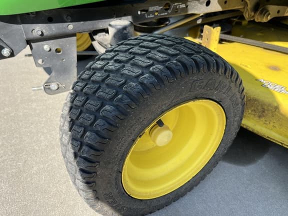 Image of John Deere X380 equipment image 4