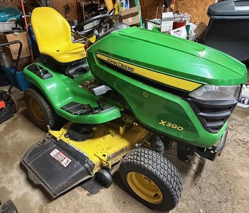 Image of John Deere X390 equipment image 1