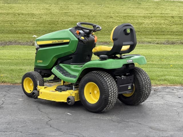 Image of John Deere X390 equipment image 2