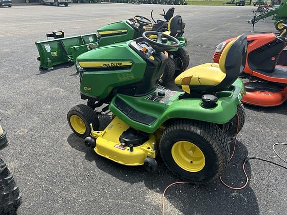 Image of John Deere X390 equipment image 1