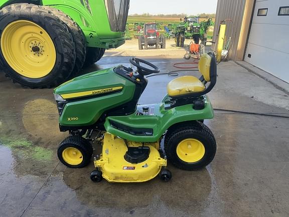 Image of John Deere X390 equipment image 4