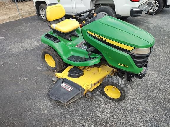 Image of John Deere X390 equipment image 1