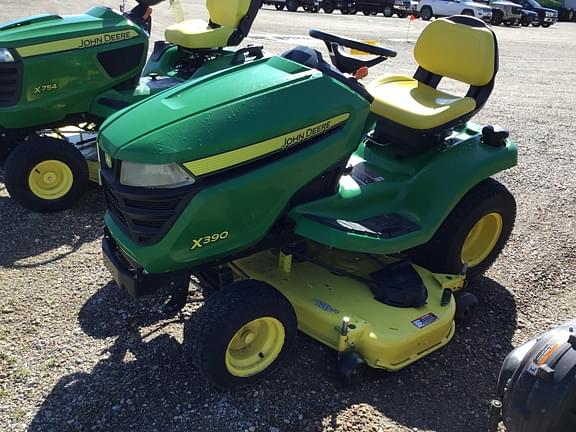 Image of John Deere X390 equipment image 1