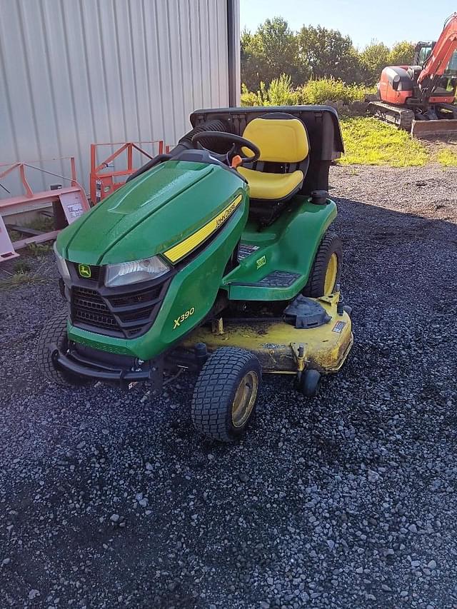 Image of John Deere X390 equipment image 1