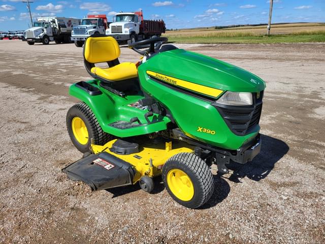 Image of John Deere X390 equipment image 1