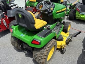 Image of John Deere X570 equipment image 1
