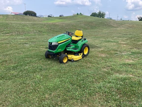 Image of John Deere X570 equipment image 1