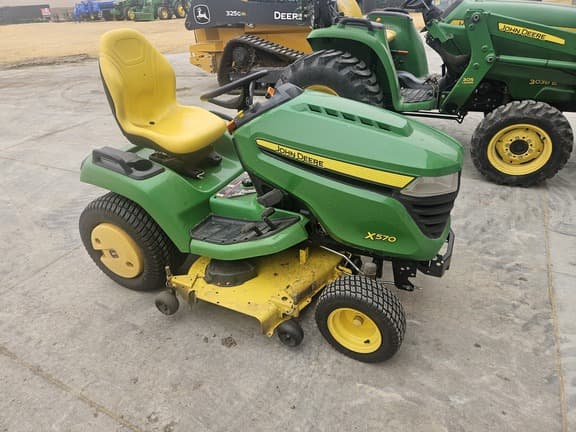 Image of John Deere X570 equipment image 3
