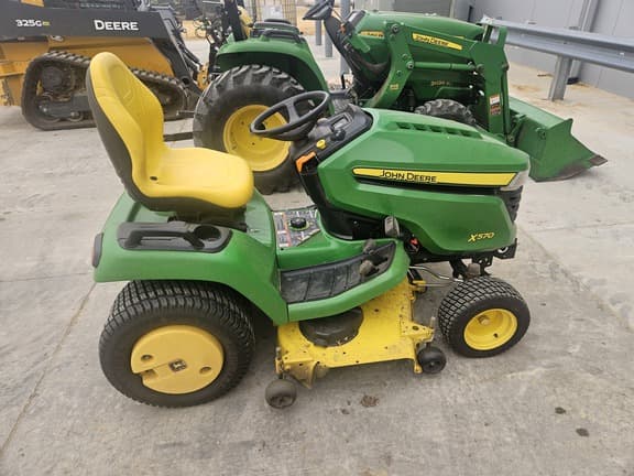 Image of John Deere X570 equipment image 4