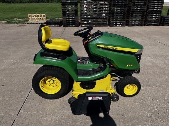 Image of John Deere X570 equipment image 3
