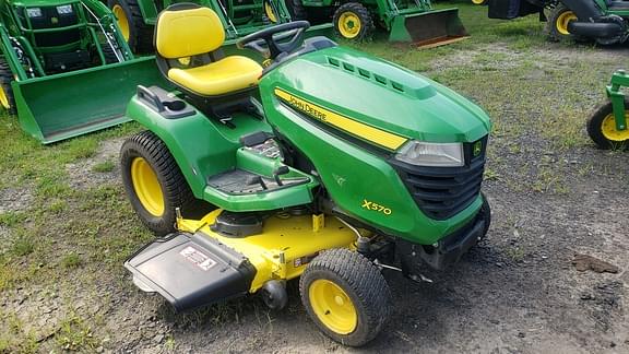 Image of John Deere X570 equipment image 4