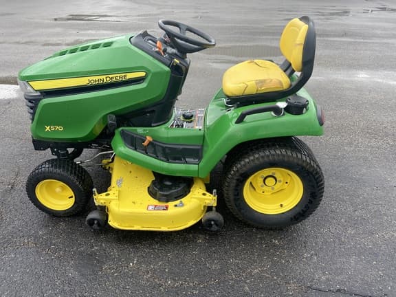 Image of John Deere X570 equipment image 3