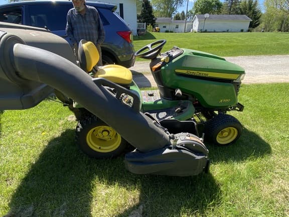 Image of John Deere X580 equipment image 1