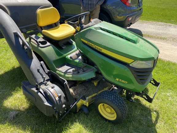 Image of John Deere X580 equipment image 3