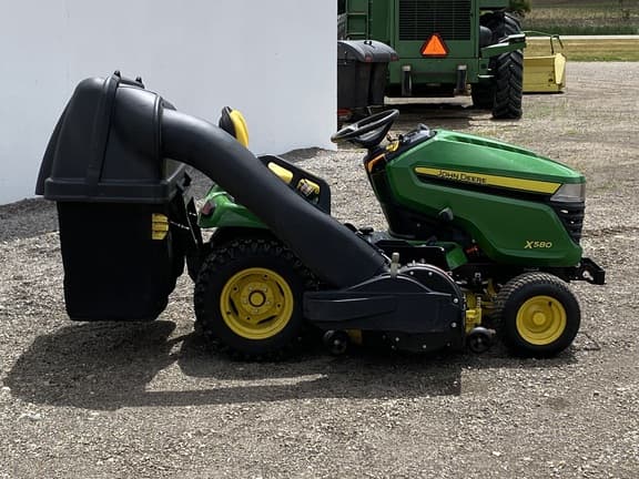 Image of John Deere X580 equipment image 1