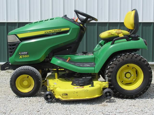 Image of John Deere X580 equipment image 1