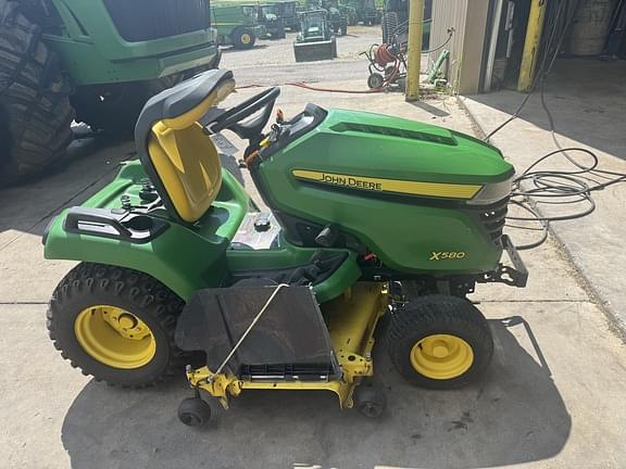 Image of John Deere X580 equipment image 1