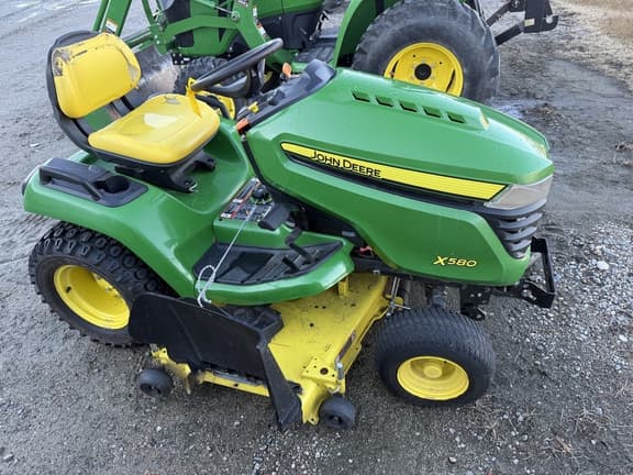 Image of John Deere X580 equipment image 4