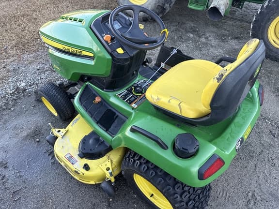 Image of John Deere X580 equipment image 1