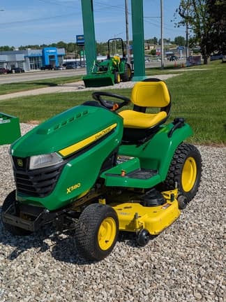 Image of John Deere X580 equipment image 2