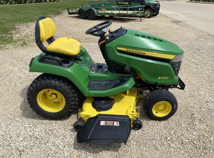 Image of John Deere X580 equipment image 3