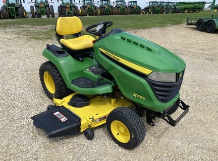 Image of John Deere X580 equipment image 2