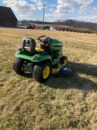 Image of John Deere X580 equipment image 4