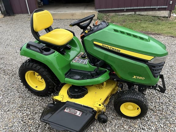 Image of John Deere X580 equipment image 1