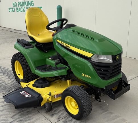 2018 John Deere X590 Equipment Image0