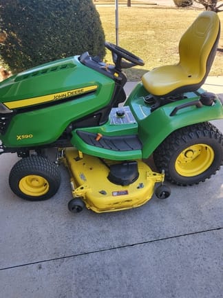 2018 John Deere X590 Equipment Image0