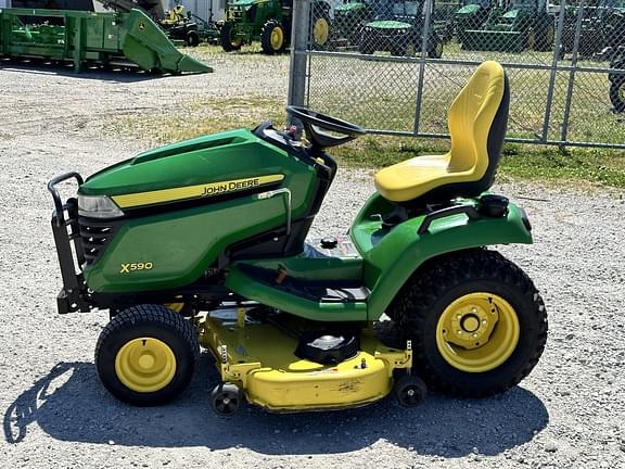 Image of John Deere X590 equipment image 3